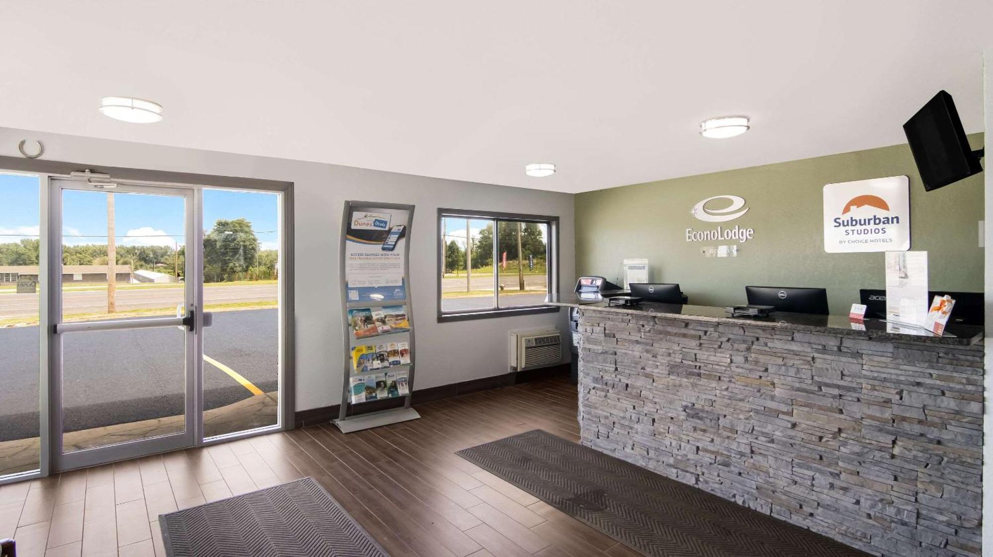 Suburban Studios Portage Exterior photo